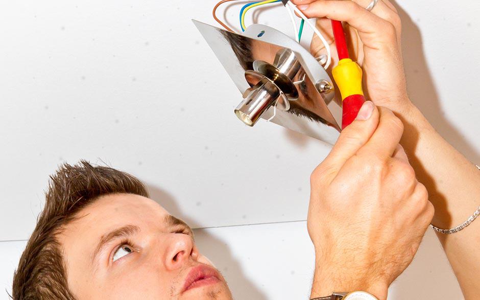 travail électricien Courbevoie